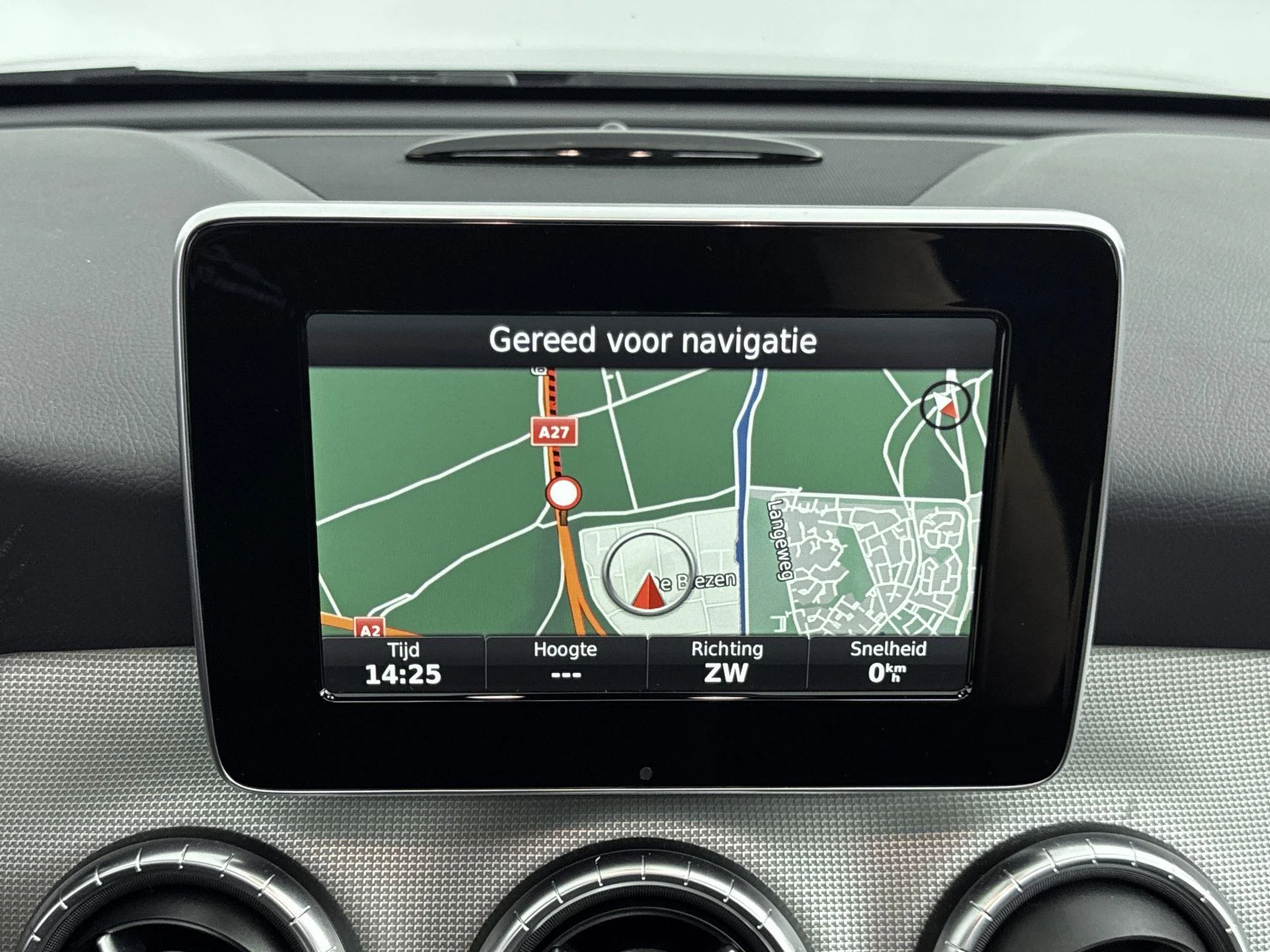 Mercedes-Benz-CLA-image-14