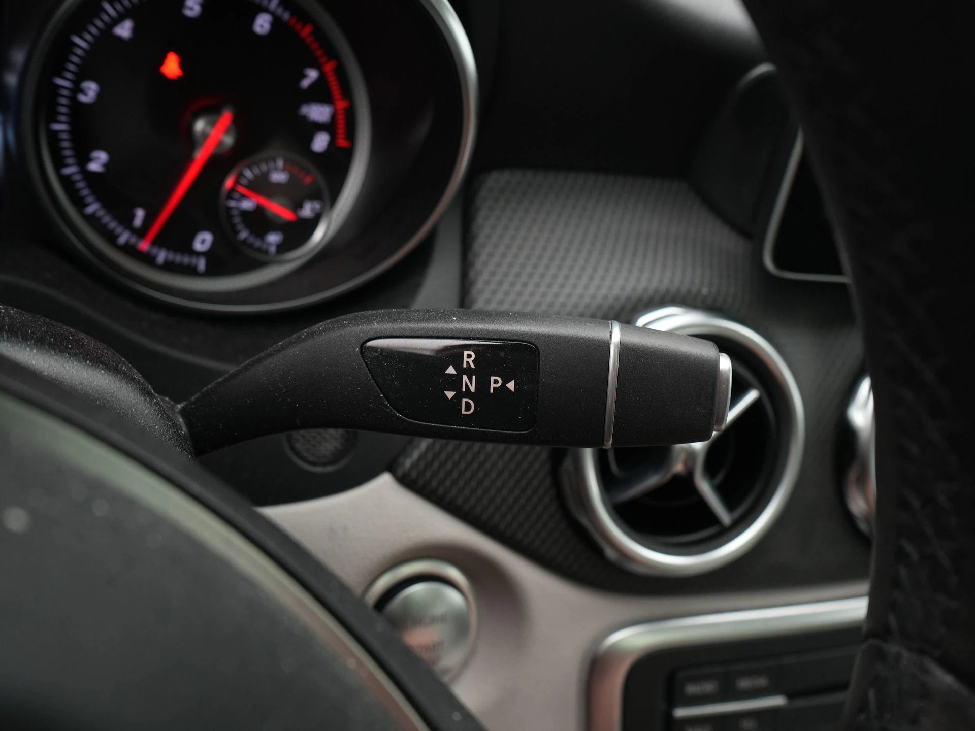 Mercedes-Benz-GLA-image-20