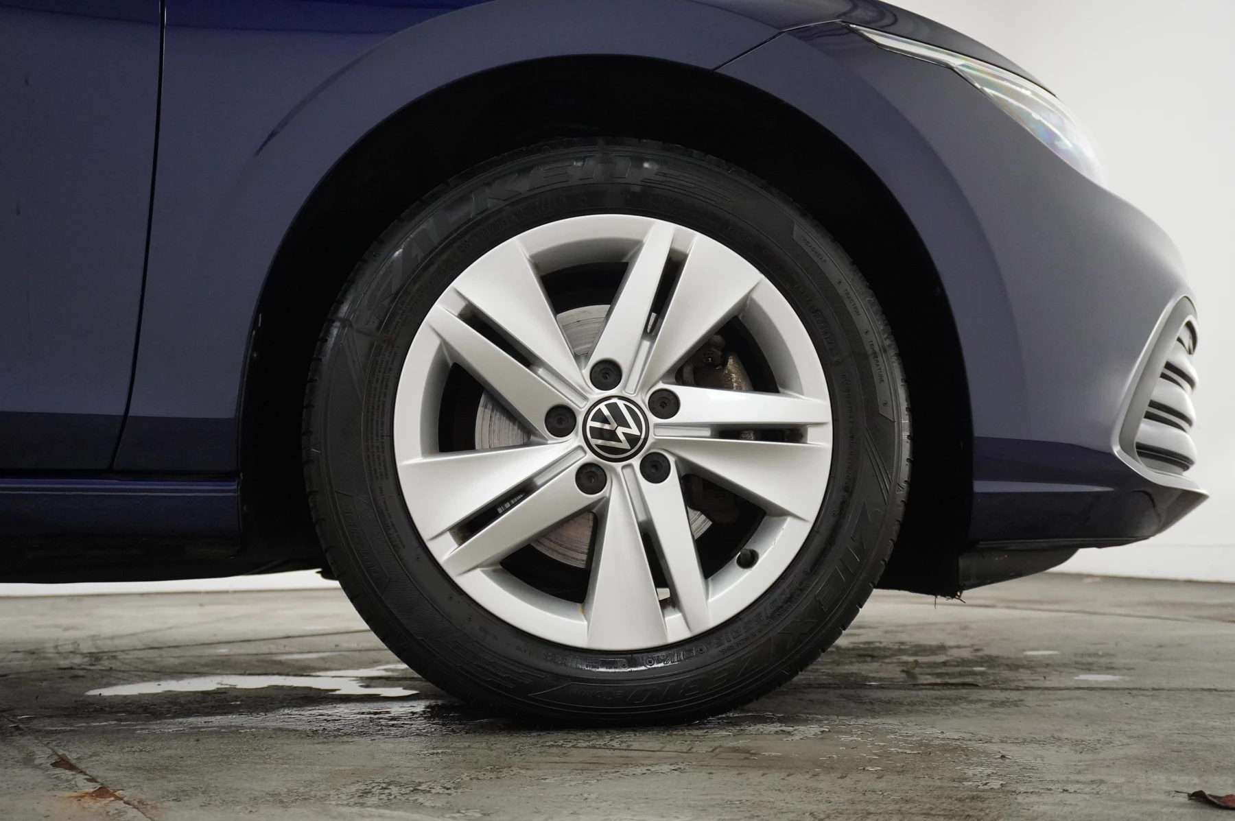 Volkswagen-Golf-image-23