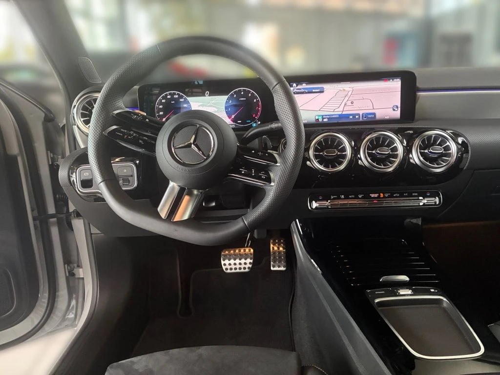 Mercedes-Benz-A-Klasse 200-image-11