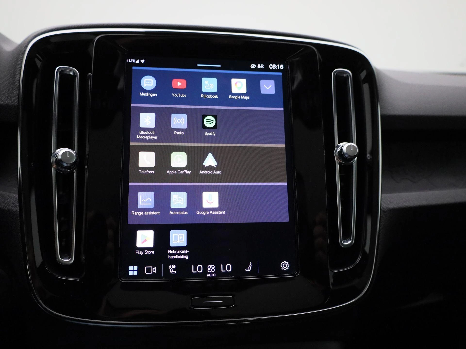Volvo-C40-image-20