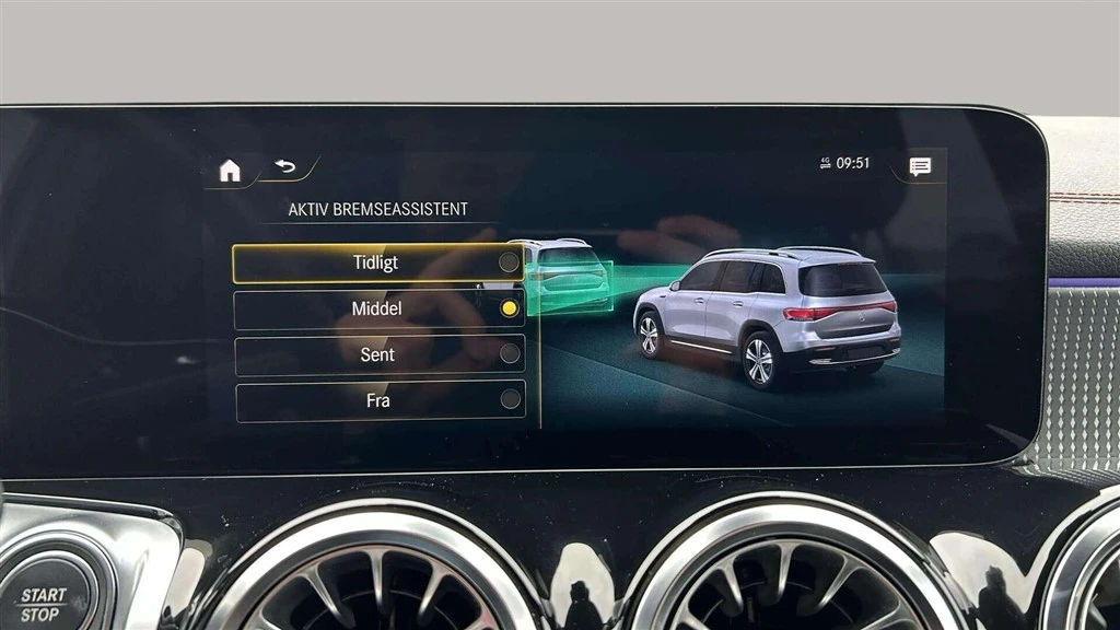 Mercedes-Benz-EQB-image-24