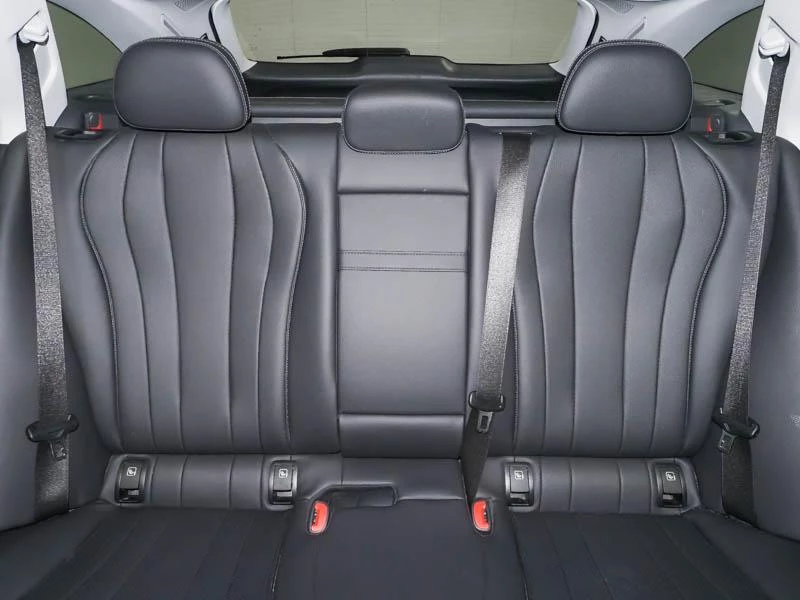 Mercedes-Benz-E-Klasse-image-7