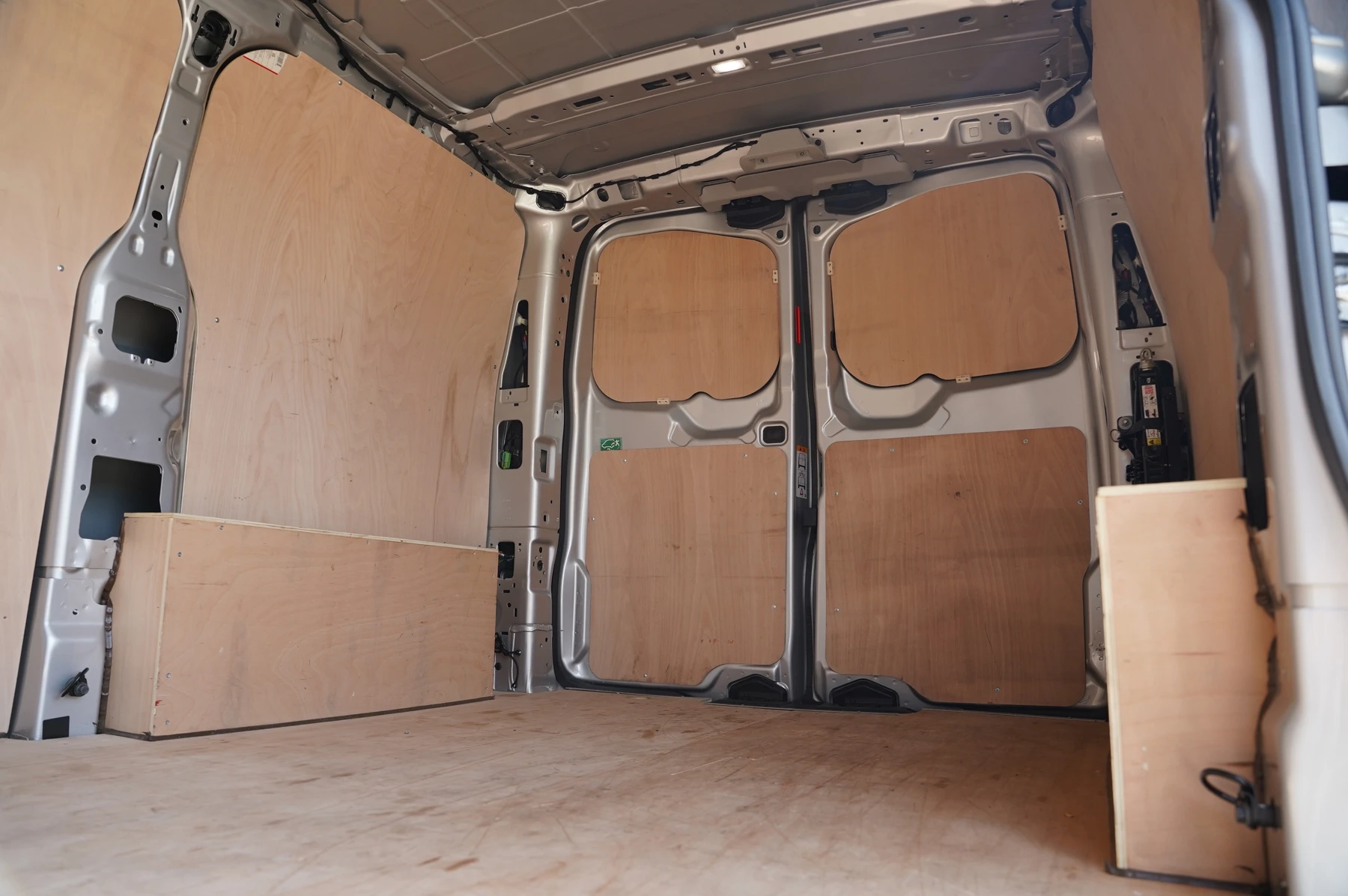 Volkswagen-Transporter-image-9