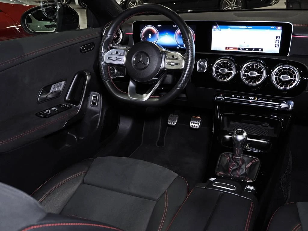 Mercedes-Benz-CLA 200-image-10