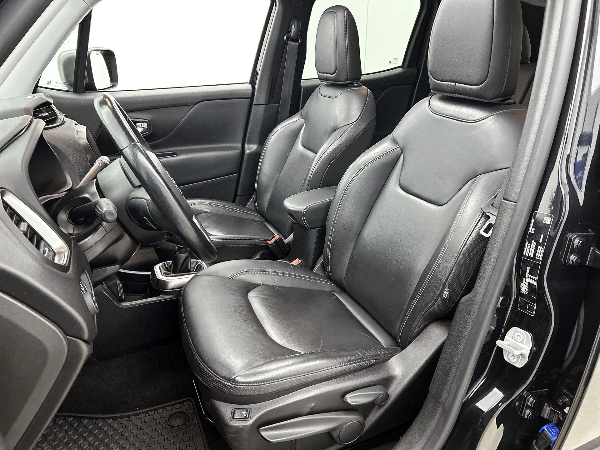 Jeep-Renegade-image-36