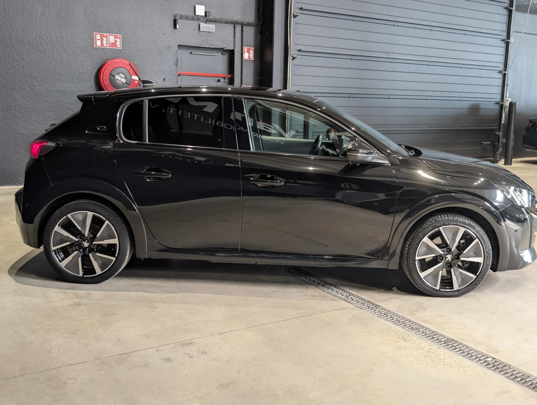 Peugeot-e-208-image-6