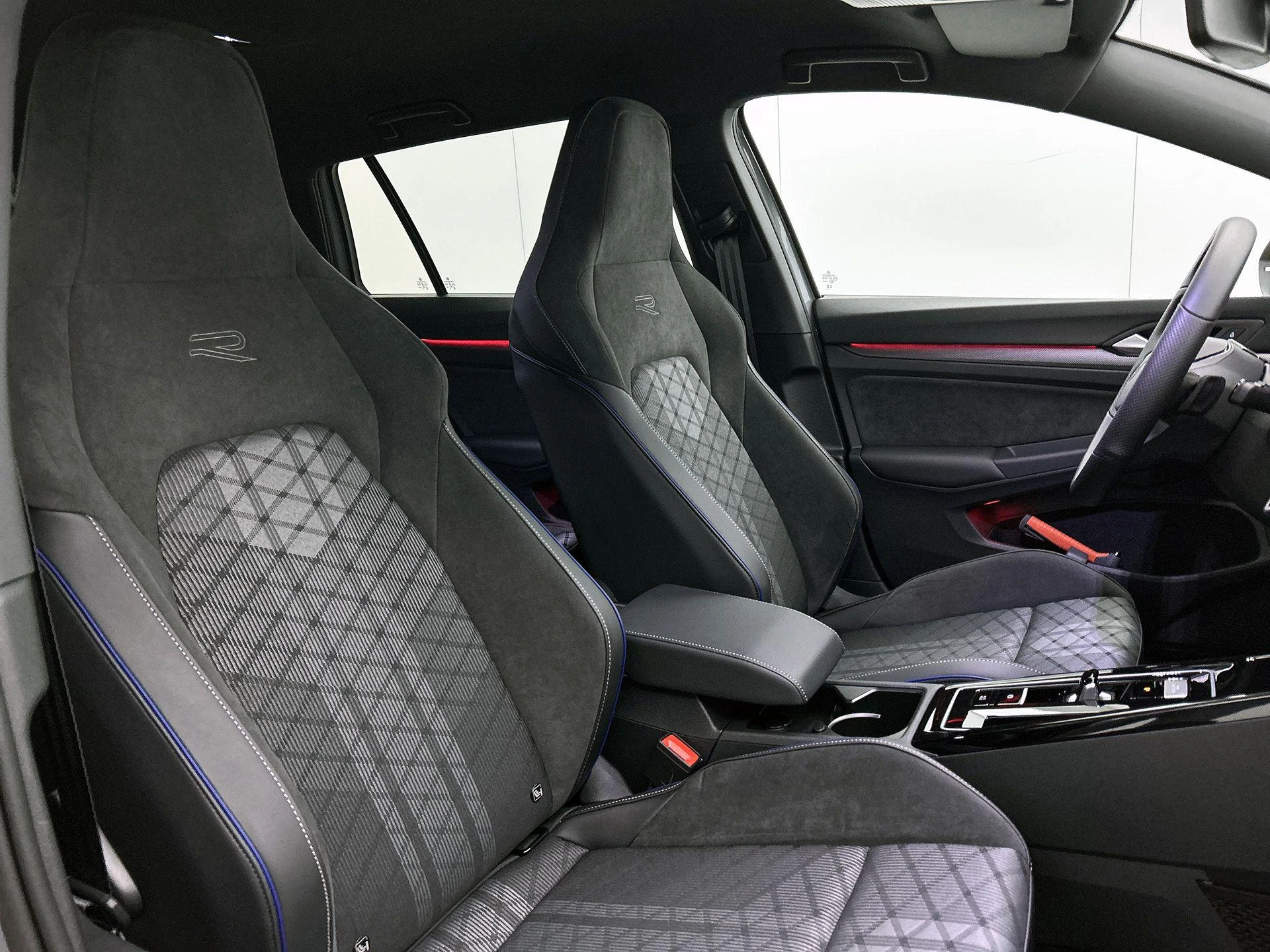 Volkswagen Golf - 33