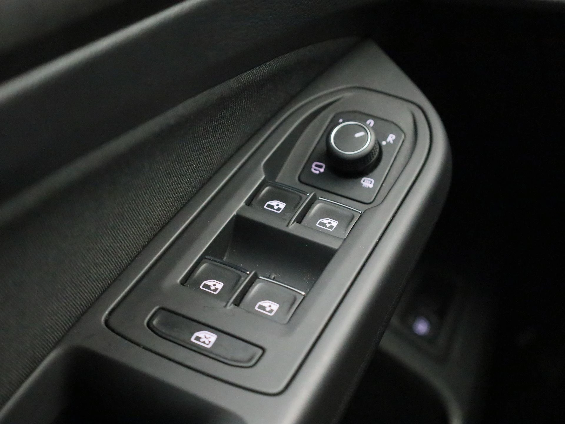 Volkswagen-Golf-image-30