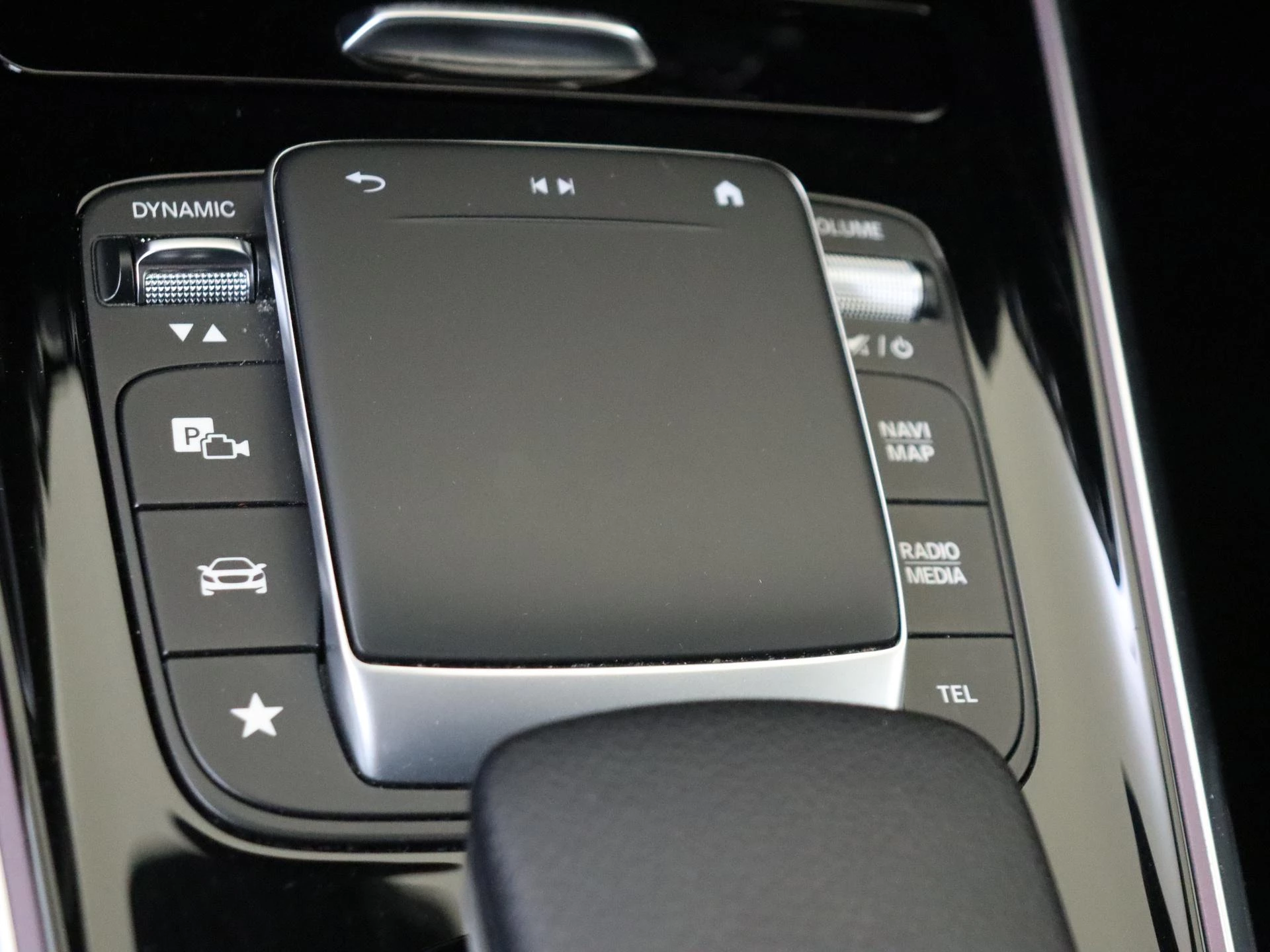 Mercedes-Benz-GLA-image-20