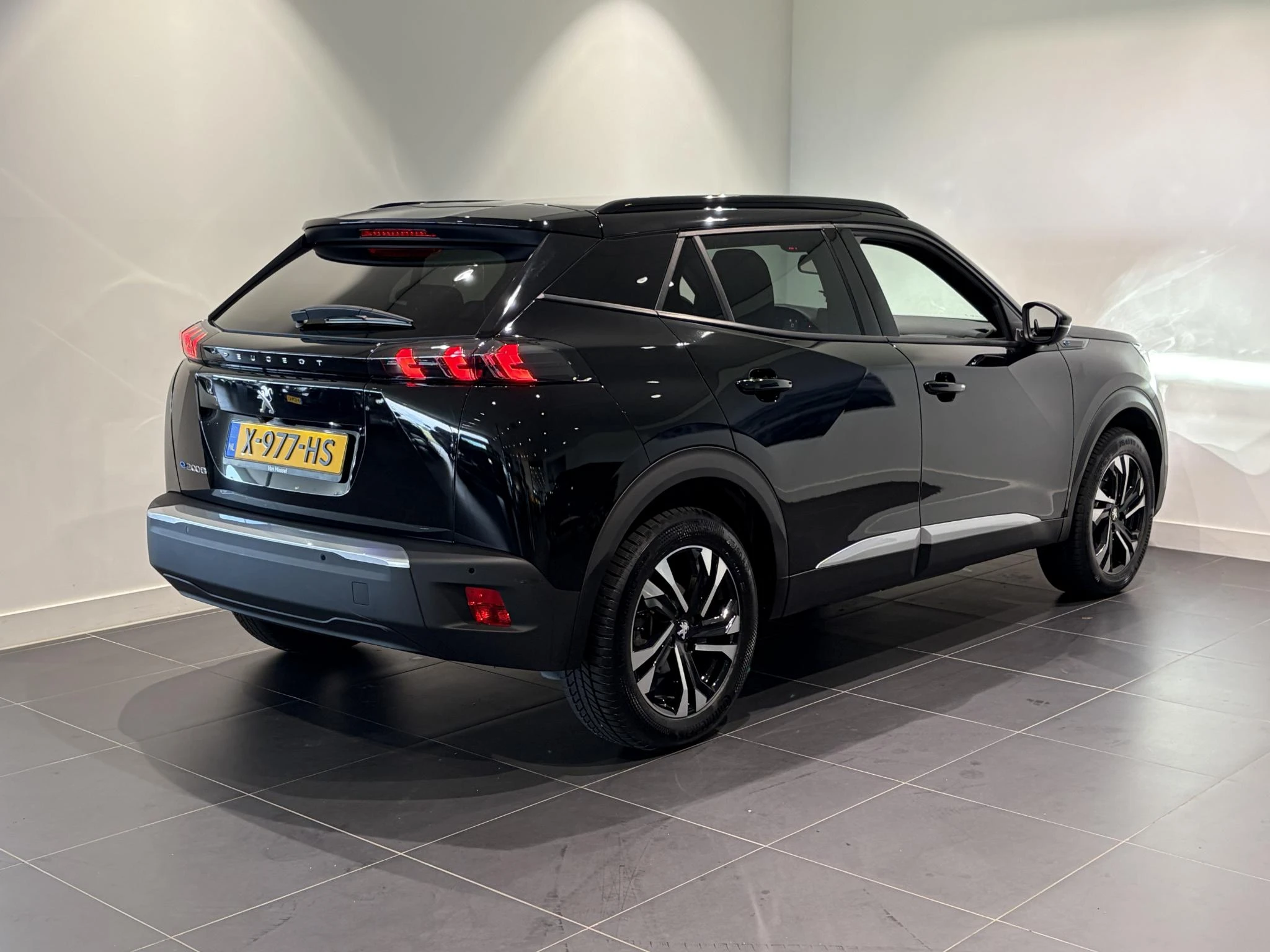 Peugeot-e-2008-image-4