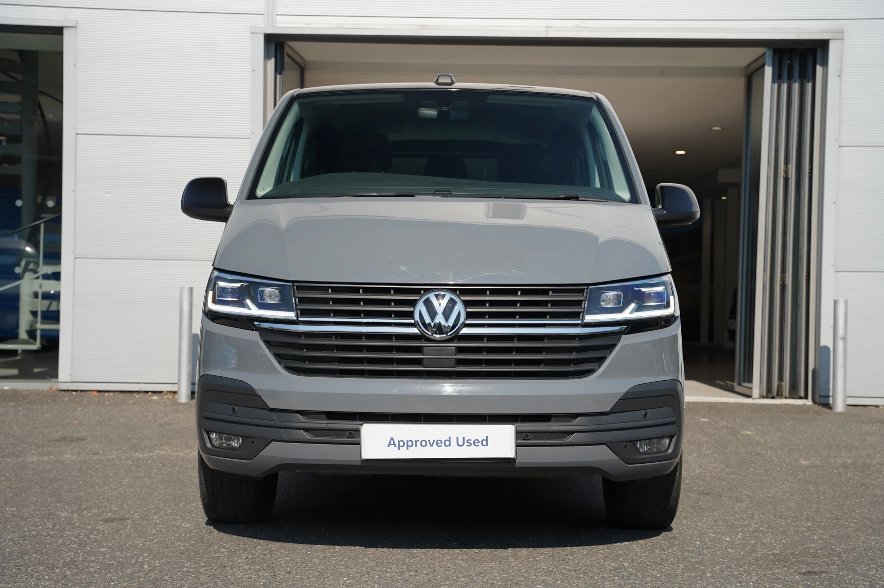 Volkswagen-Transporter-image-6