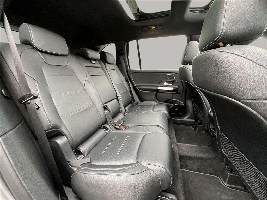 Mercedes-Benz-GLB-image-22