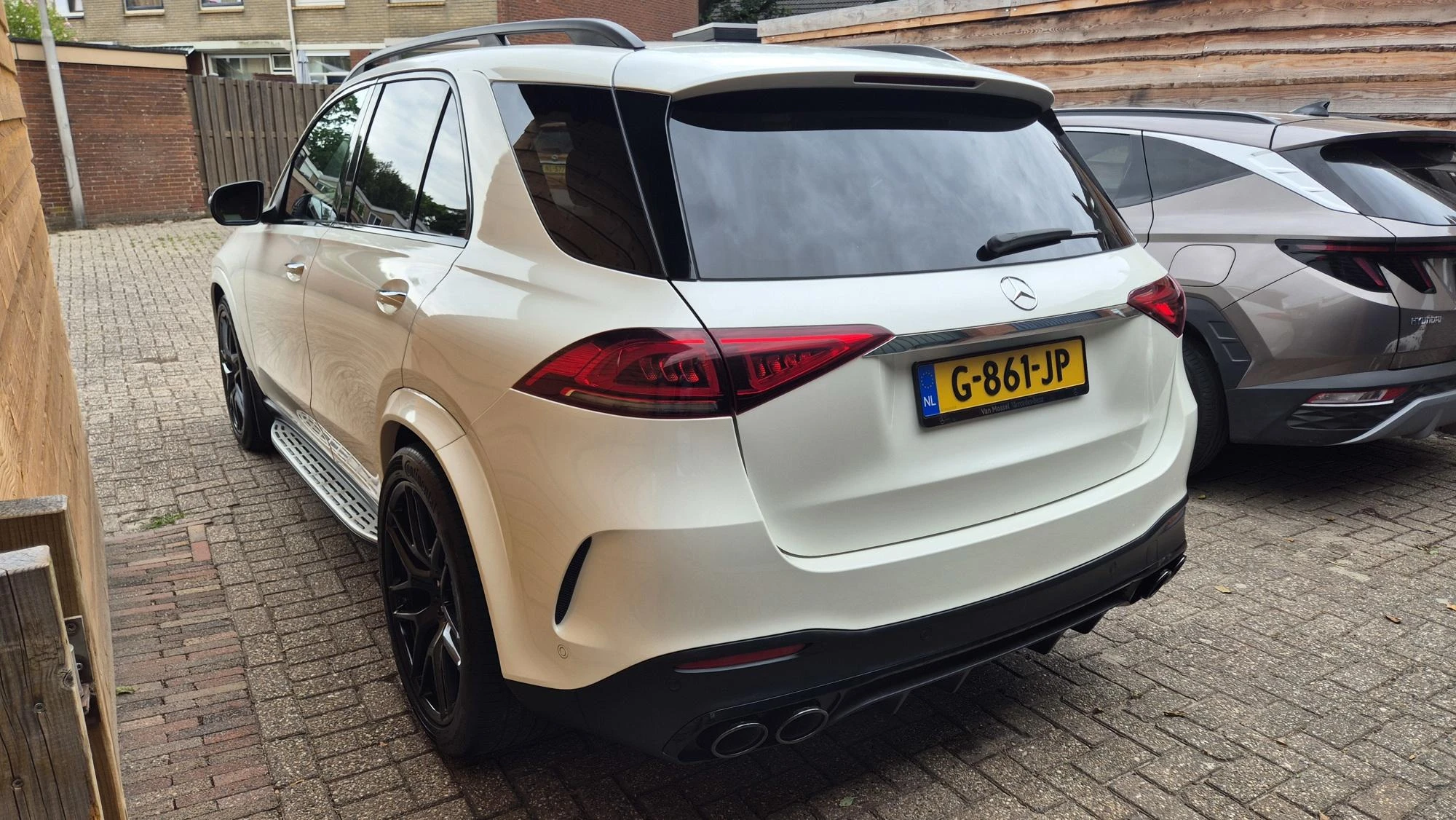 Mercedes-Benz-GLE-image-1