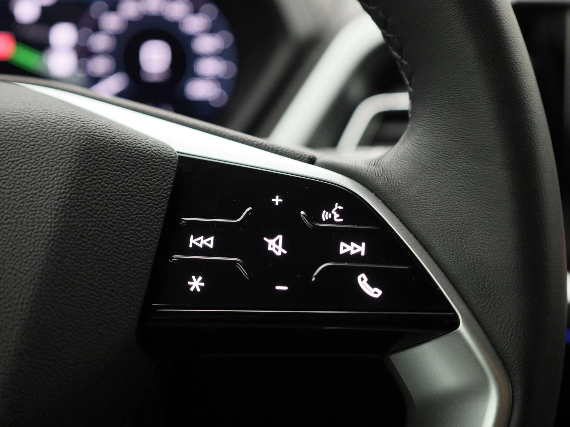 Audi-Q4 e-tron-image-23