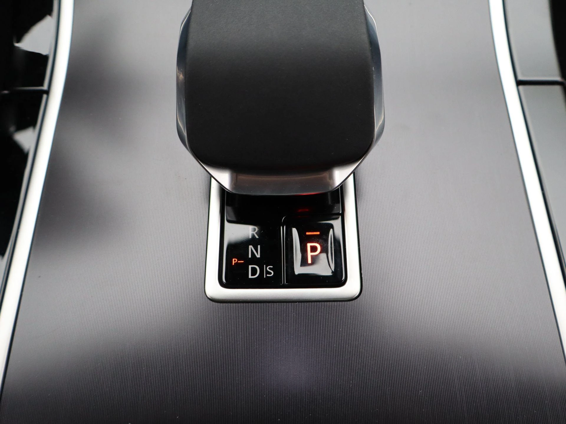Land Rover-Range Rover Evoque-image-23