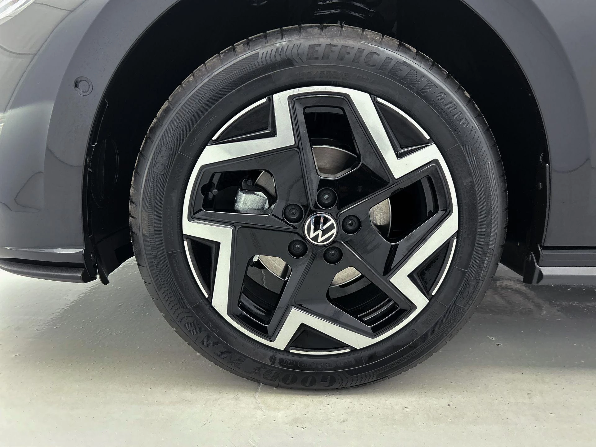 Volkswagen-Polo-image-9