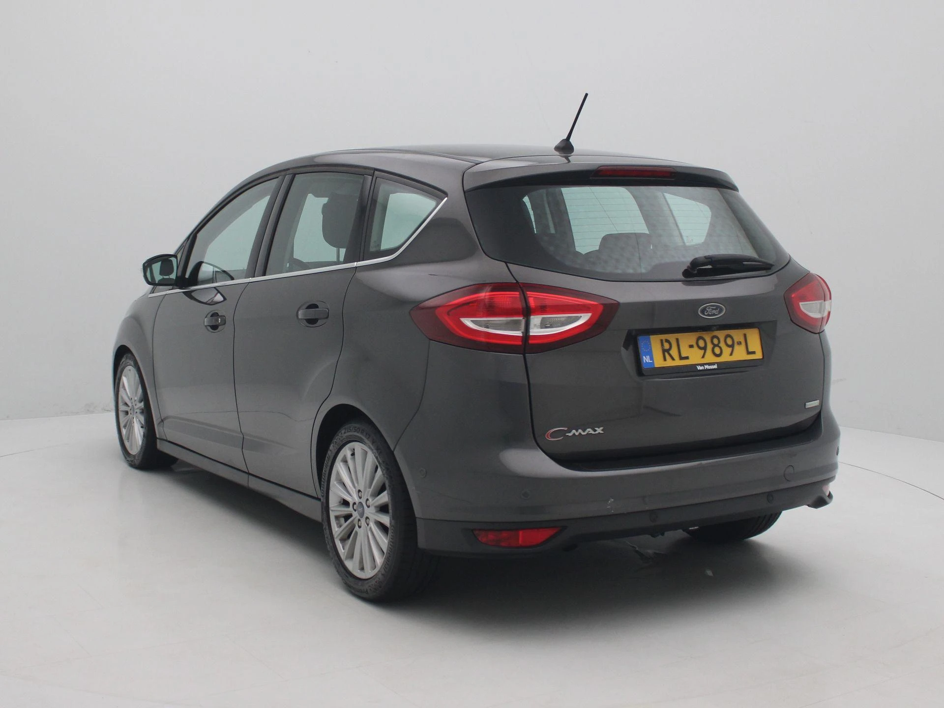 Ford-C-MAX-image-2
