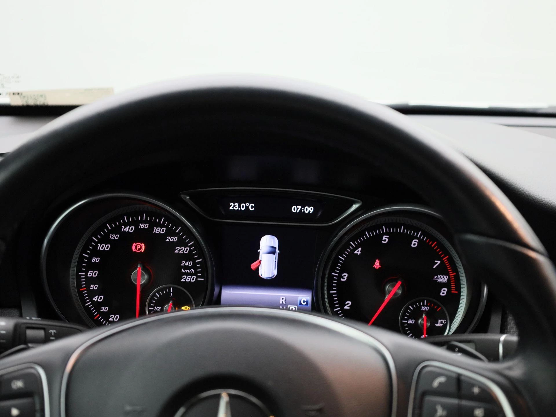 Mercedes-Benz-GLA-image-7