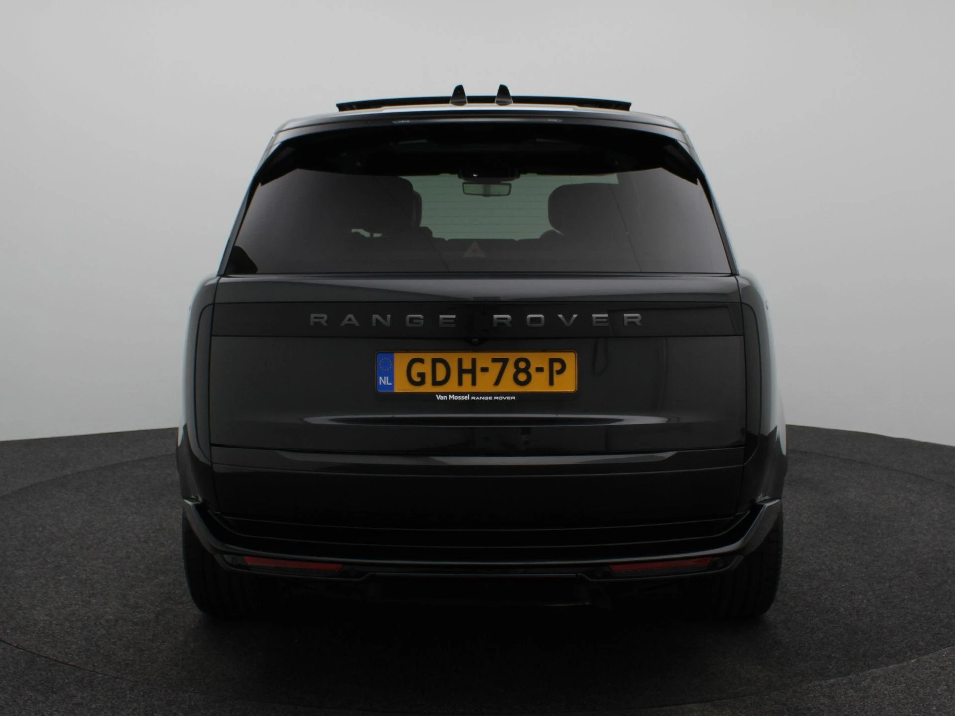 Land Rover-Range Rover-image-4
