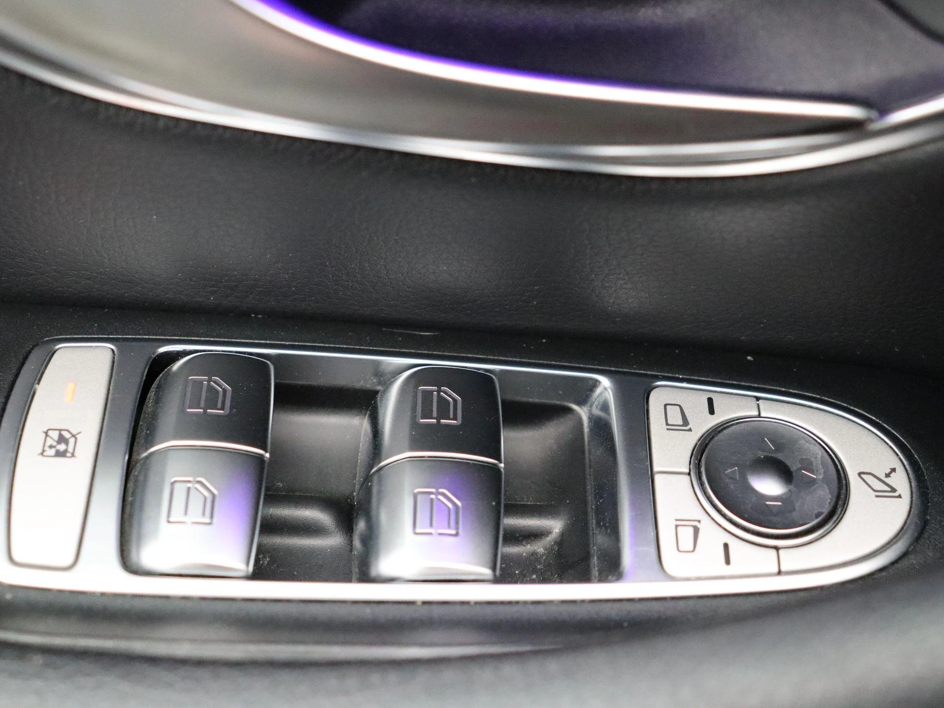 Mercedes-Benz-Classe E-image-10
