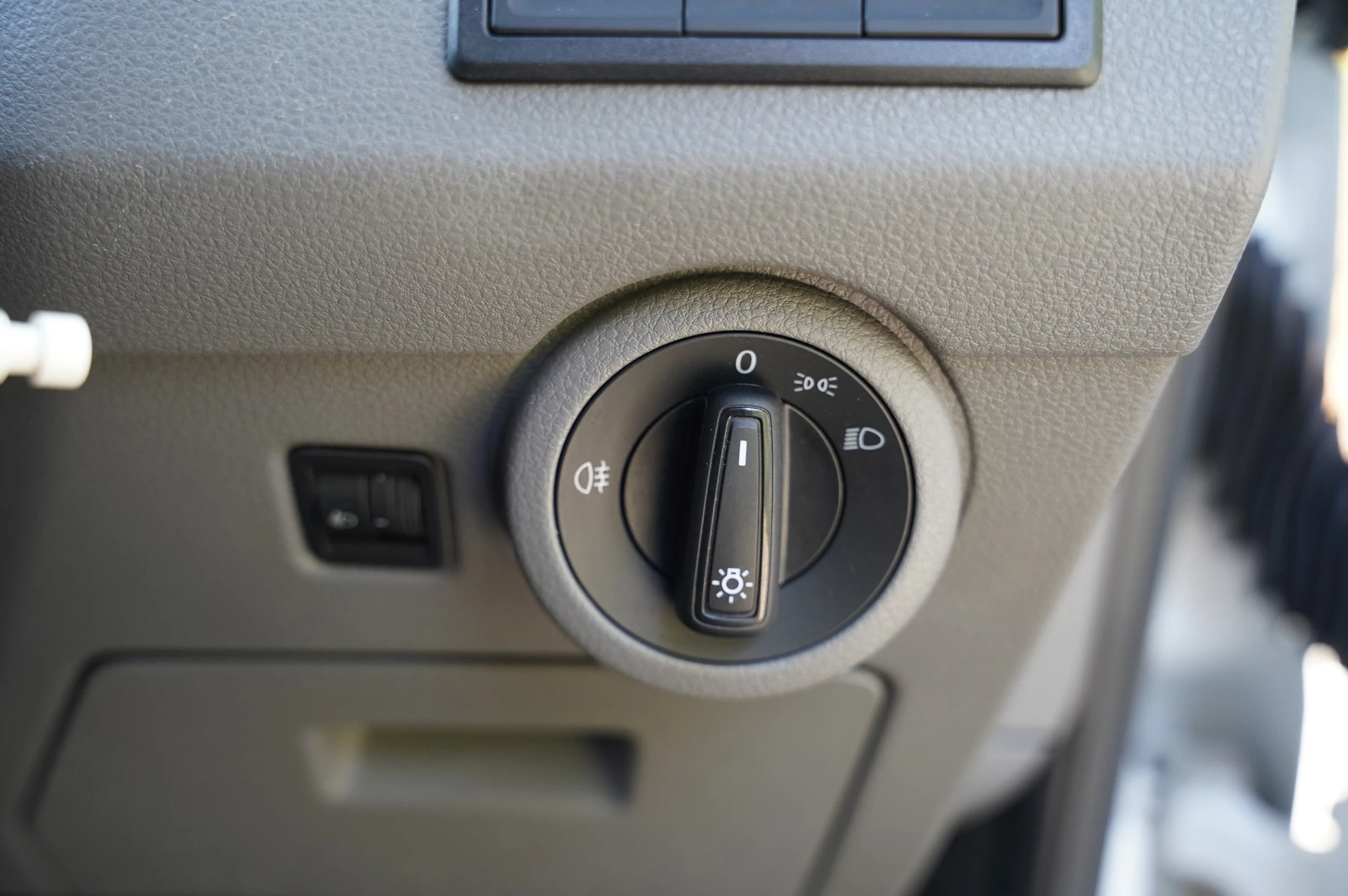 Volkswagen-Transporter-image-16