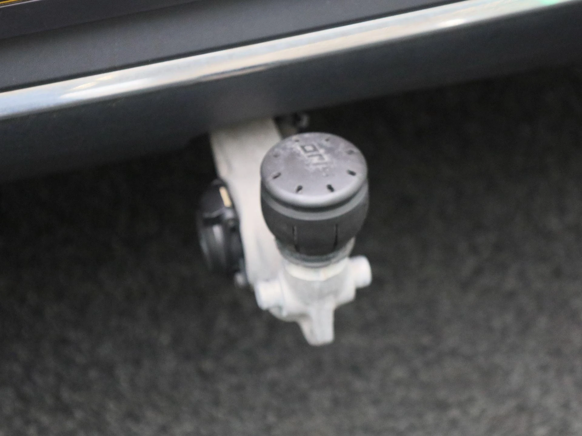 Mercedes-Benz-EQC-image-61