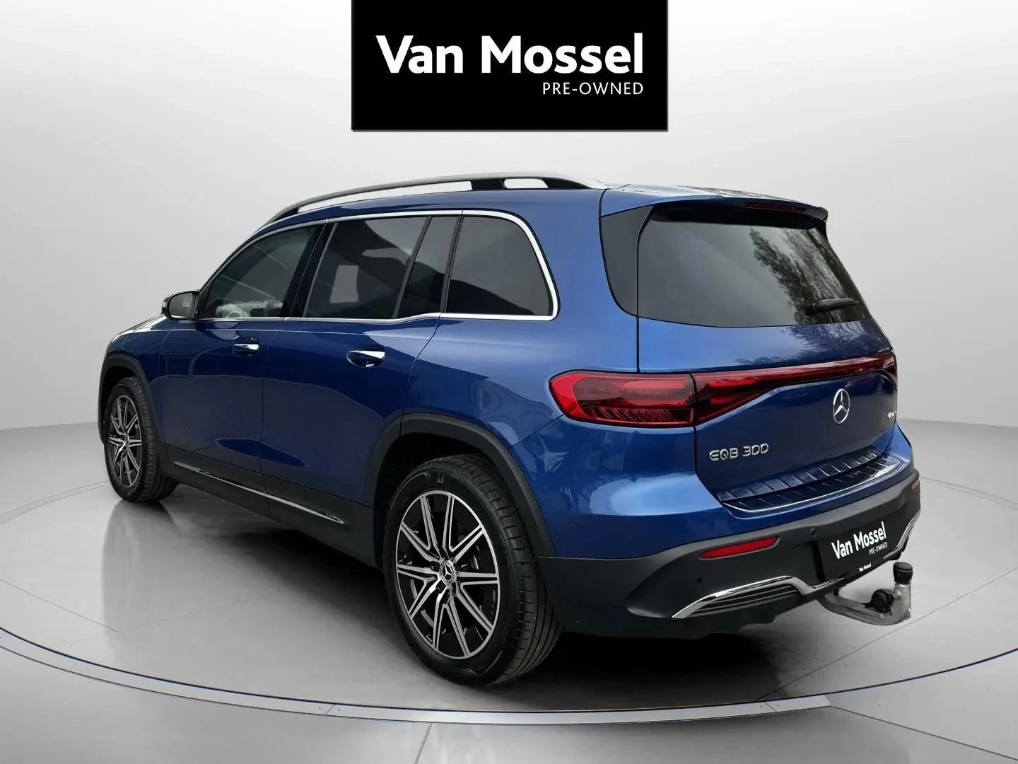 Mercedes-Benz-EQB-image-6