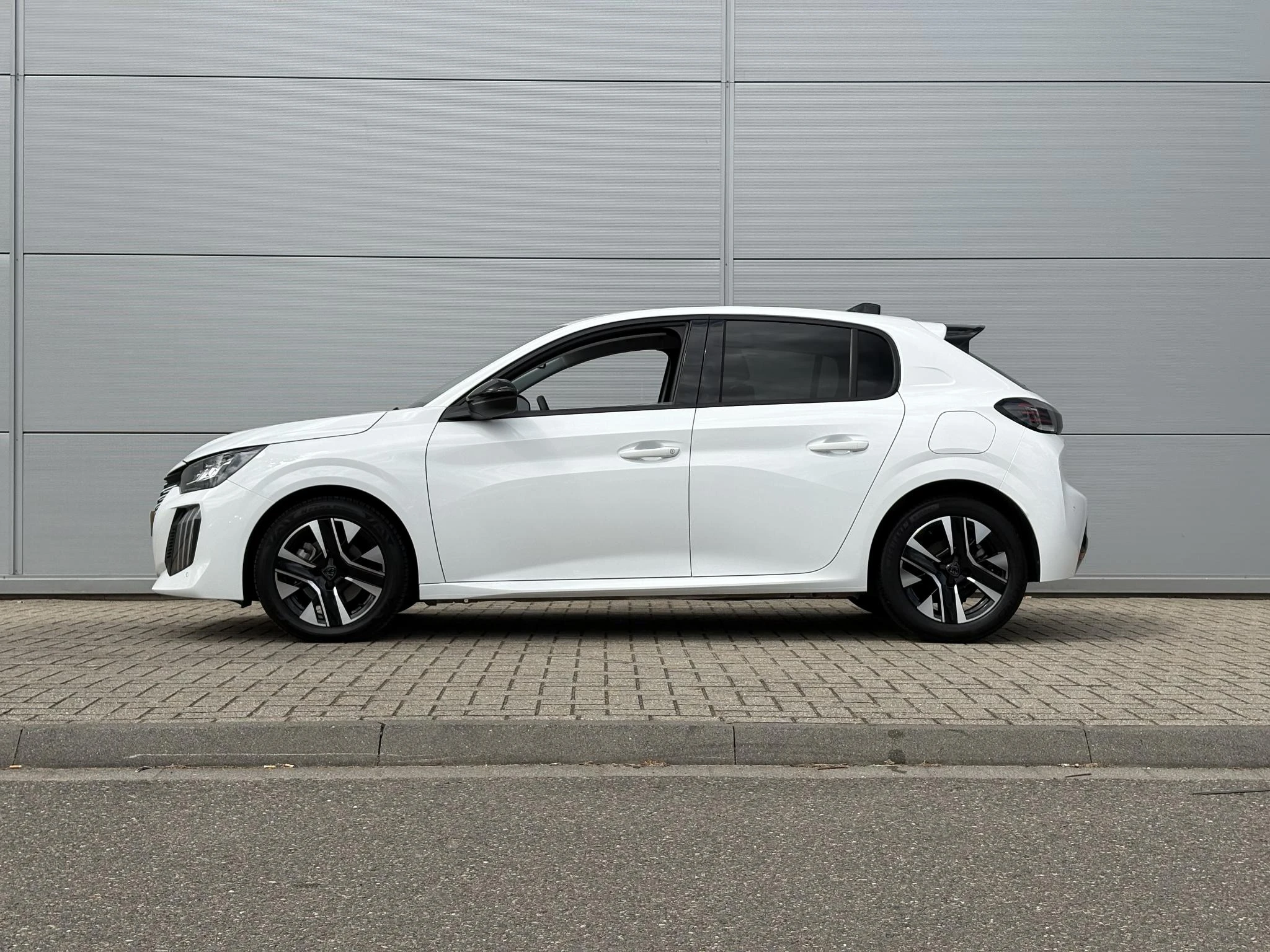 Peugeot-208-image-2