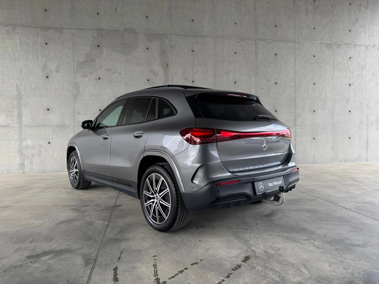 Mercedes-Benz-EQA-image-4