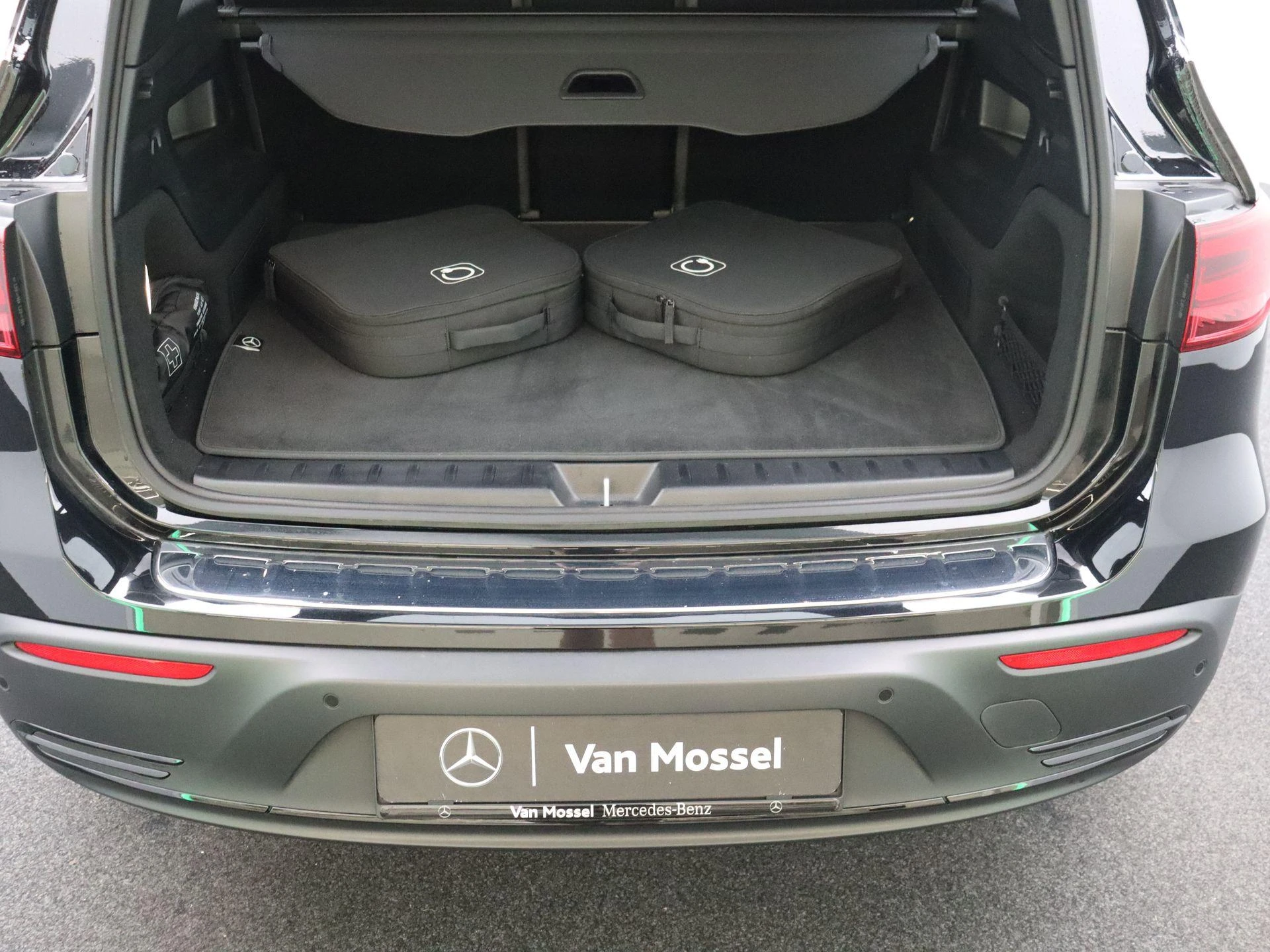 Mercedes-Benz EQB 250+ Luxury Line + ELECTRIC ART ADVANCED PLUS + CARPLAY +