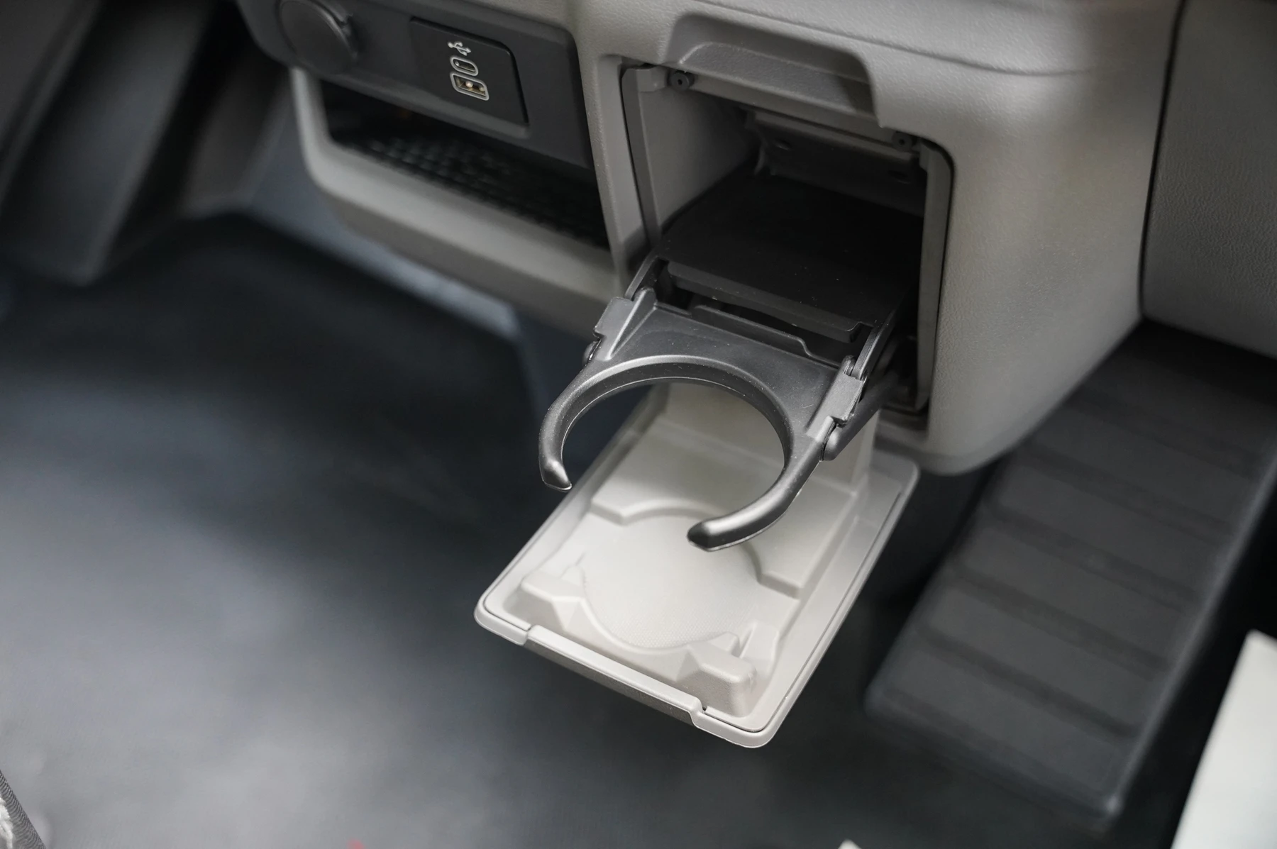 Volkswagen-Transporter-image-21
