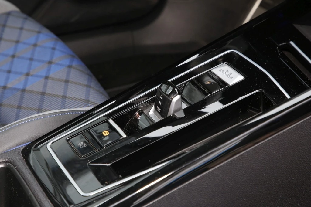 Volkswagen-Golf-image-10