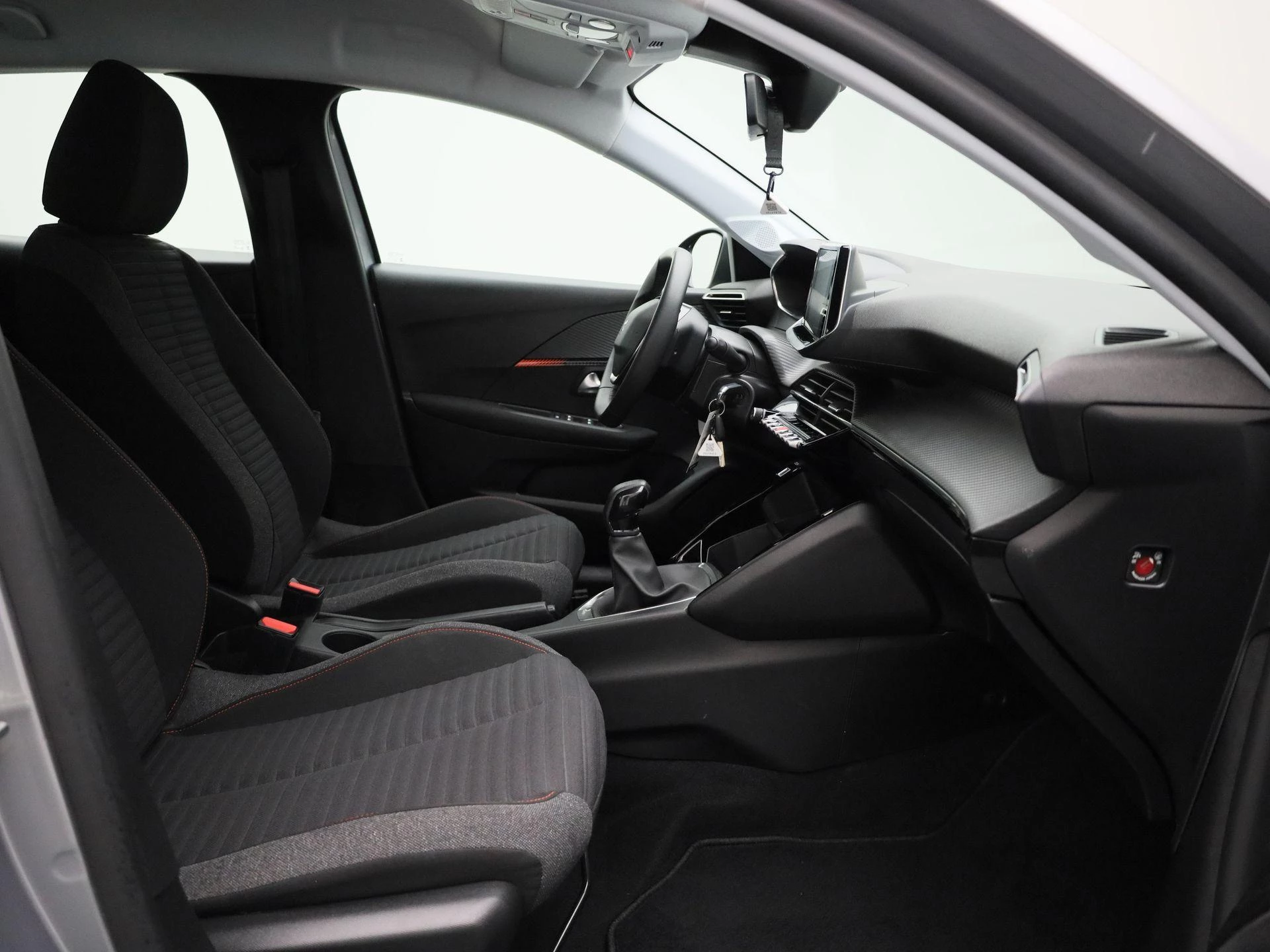 Peugeot-208-image-28