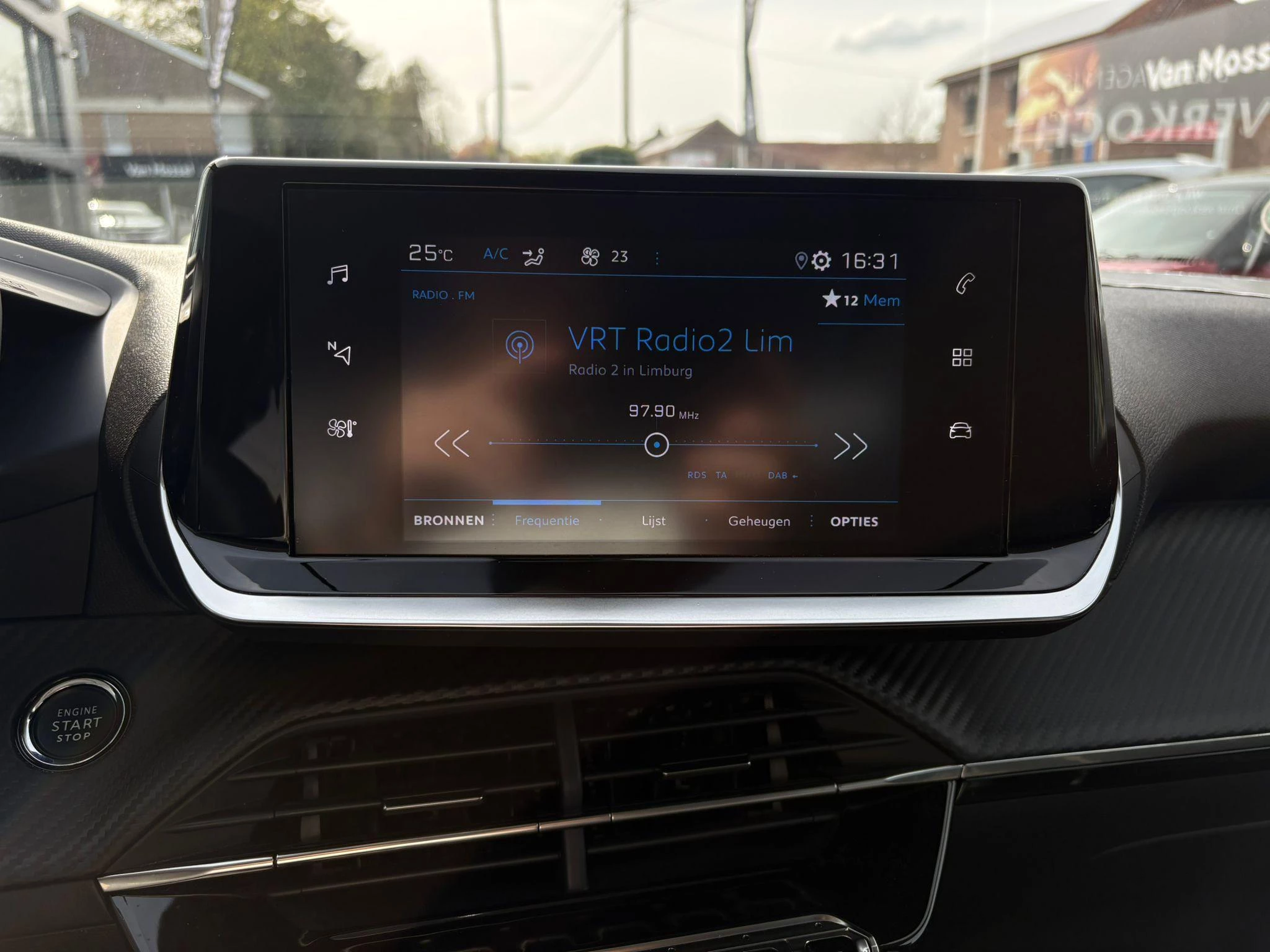 Peugeot-2008-image-17