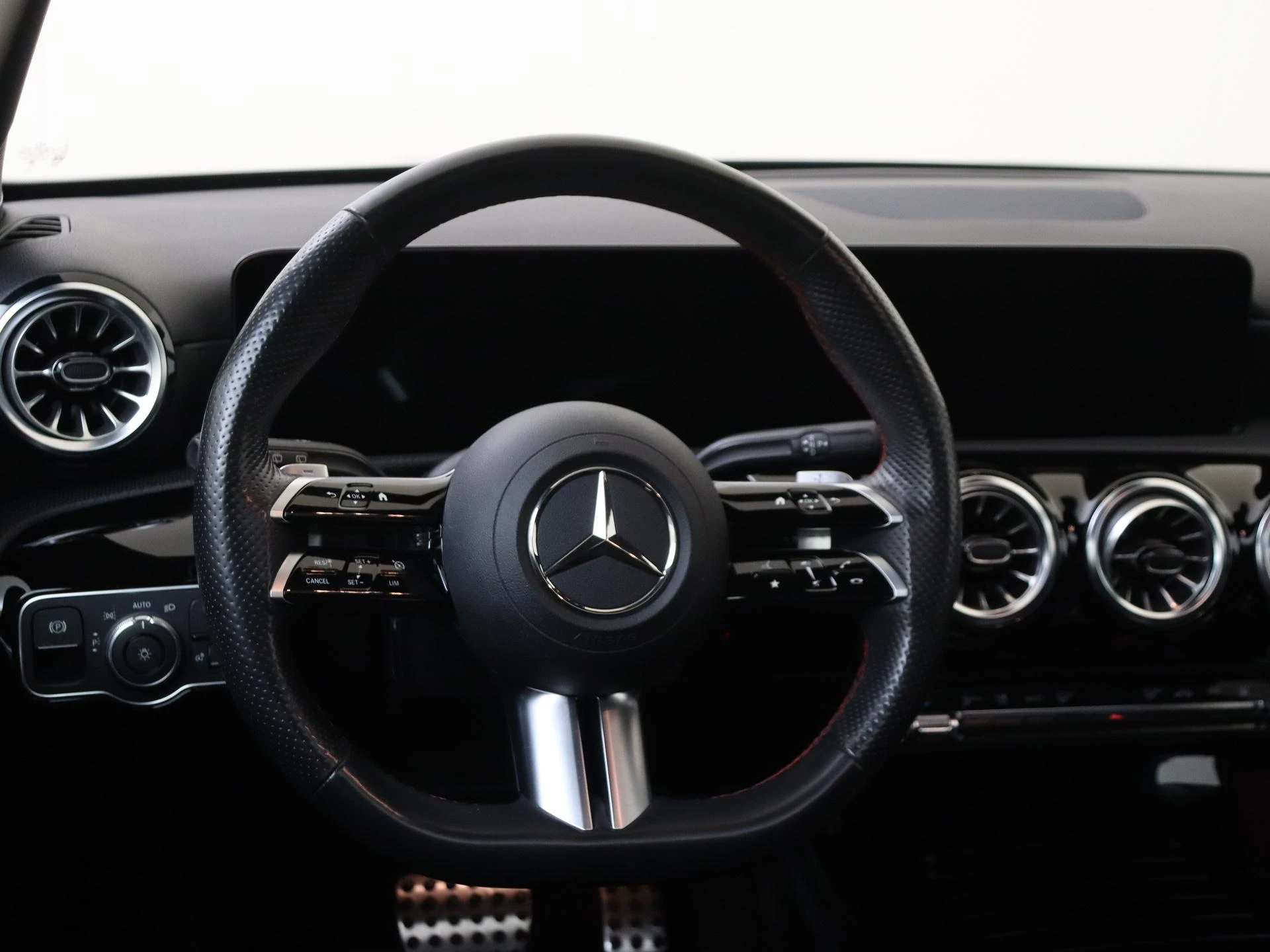 Mercedes-Benz-A-Klasse-image-2