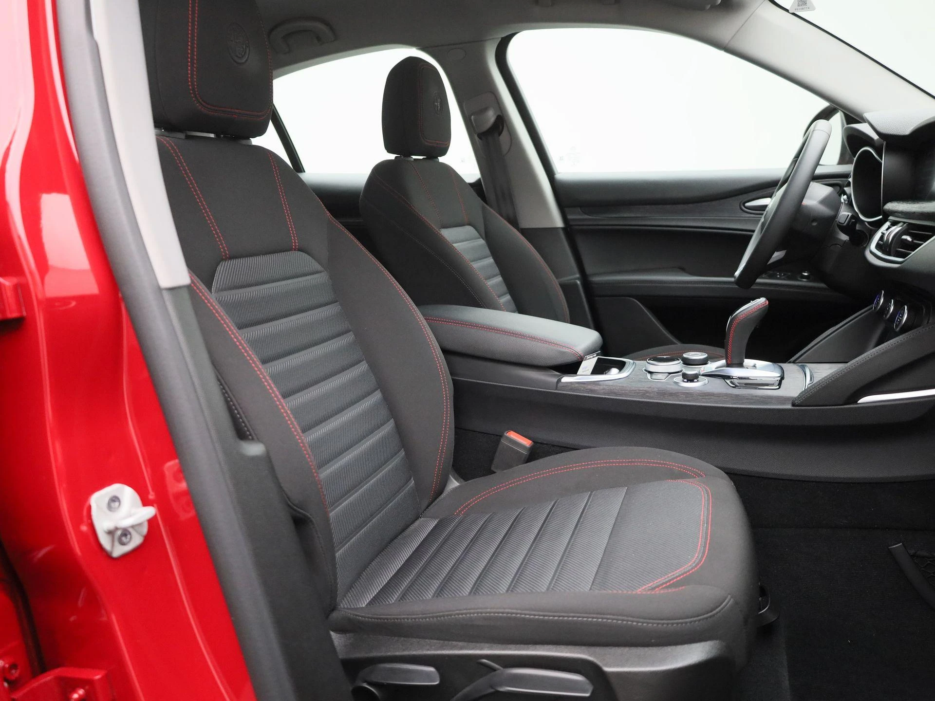 Alfa Romeo-Stelvio-image-35