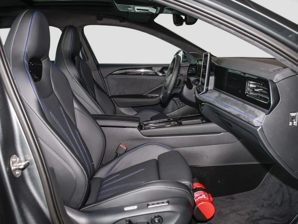Volkswagen Passat R-Line 1,5 l eHybrid 177 PS / 85 KW 6-Gang DSG