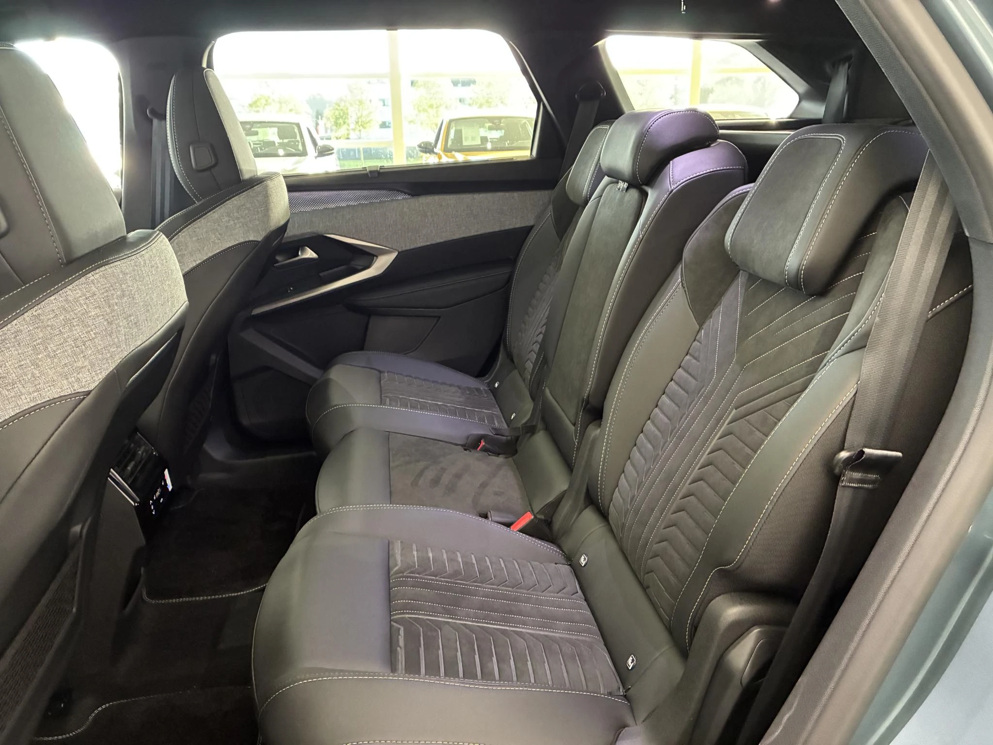 Peugeot-e-5008-image-17