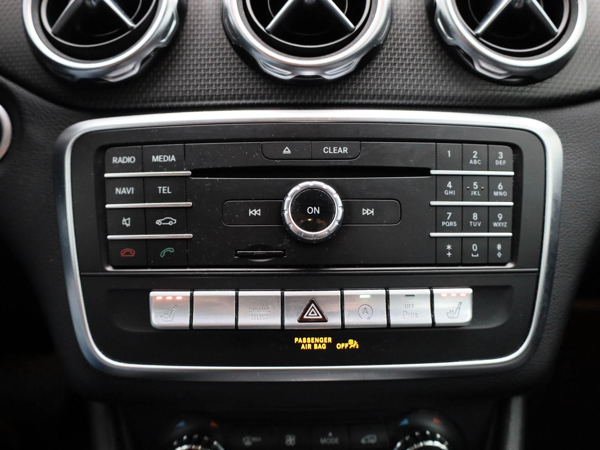 Mercedes-Benz-GLA-image-17