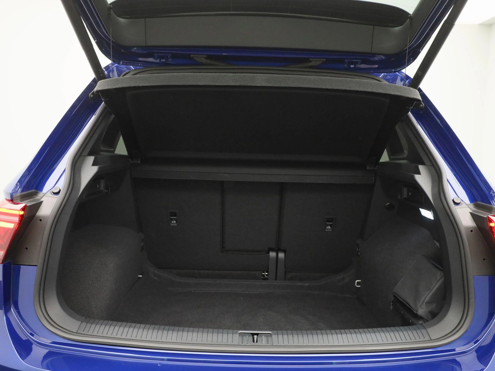 Volkswagen-Tiguan-image-13