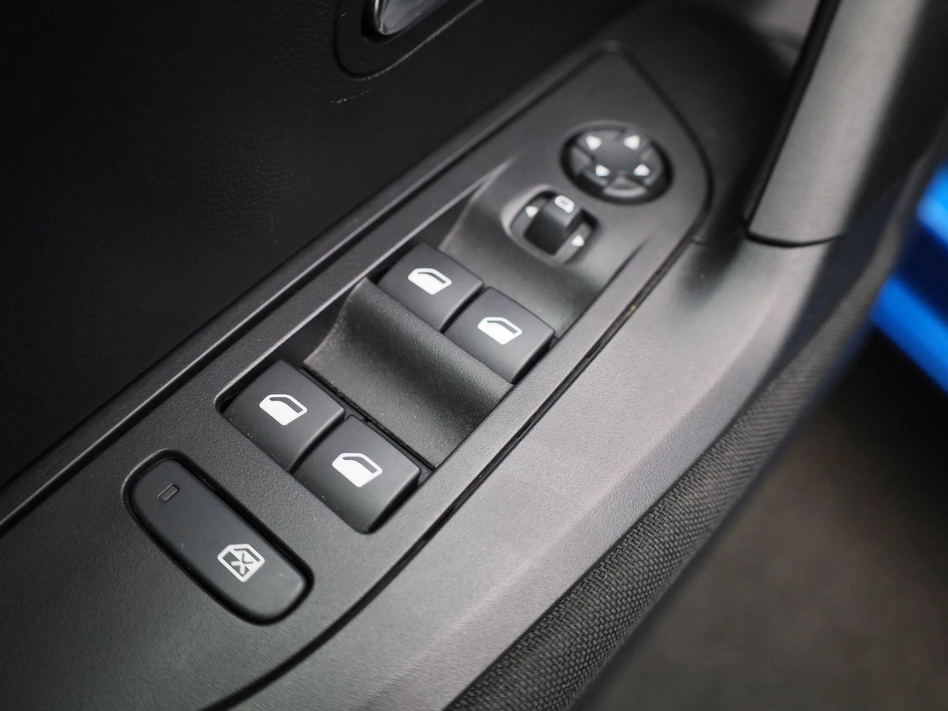 Peugeot-e-2008-image-33