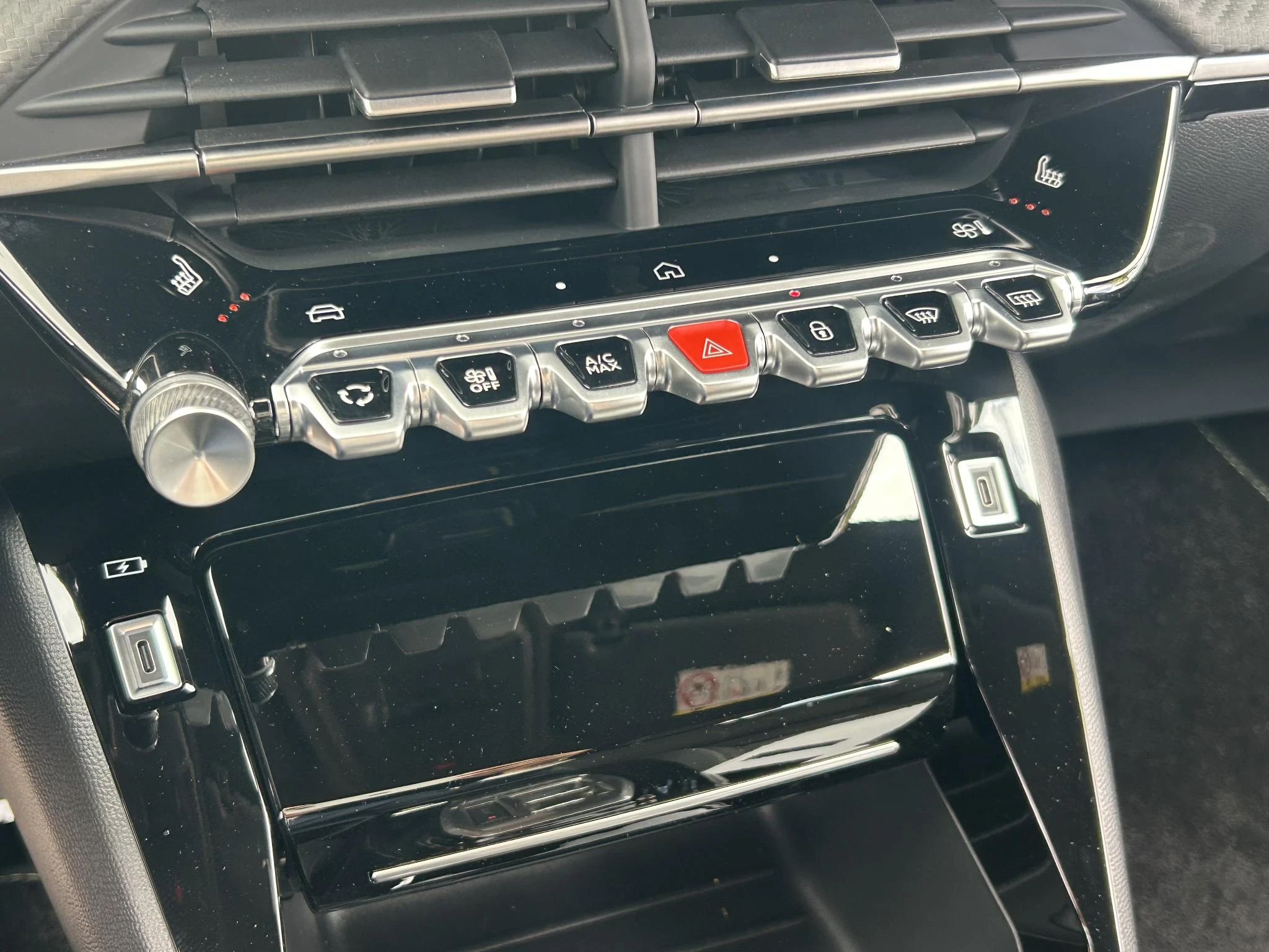 Peugeot-208-image-16