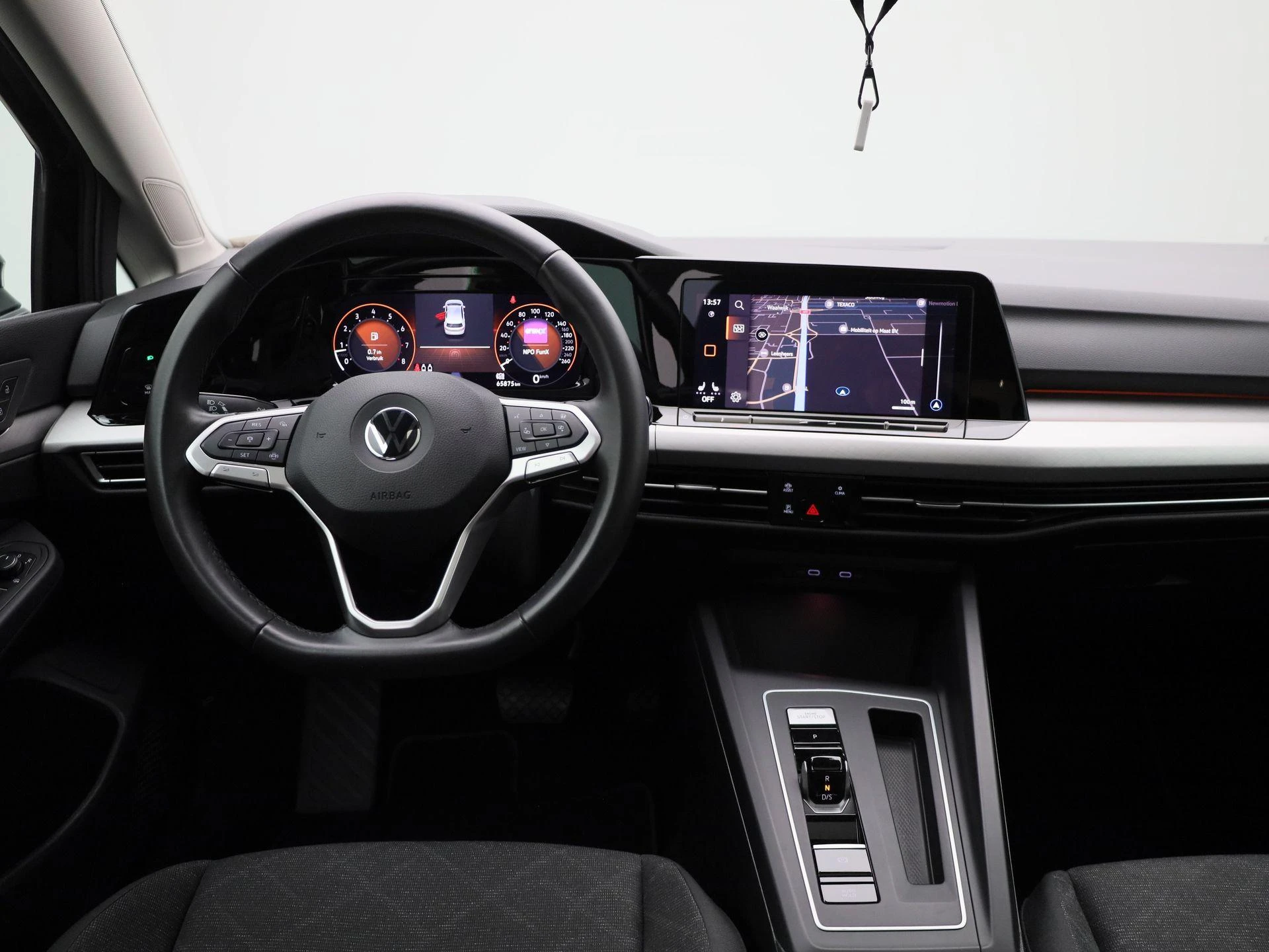 Volkswagen-Golf-image-6
