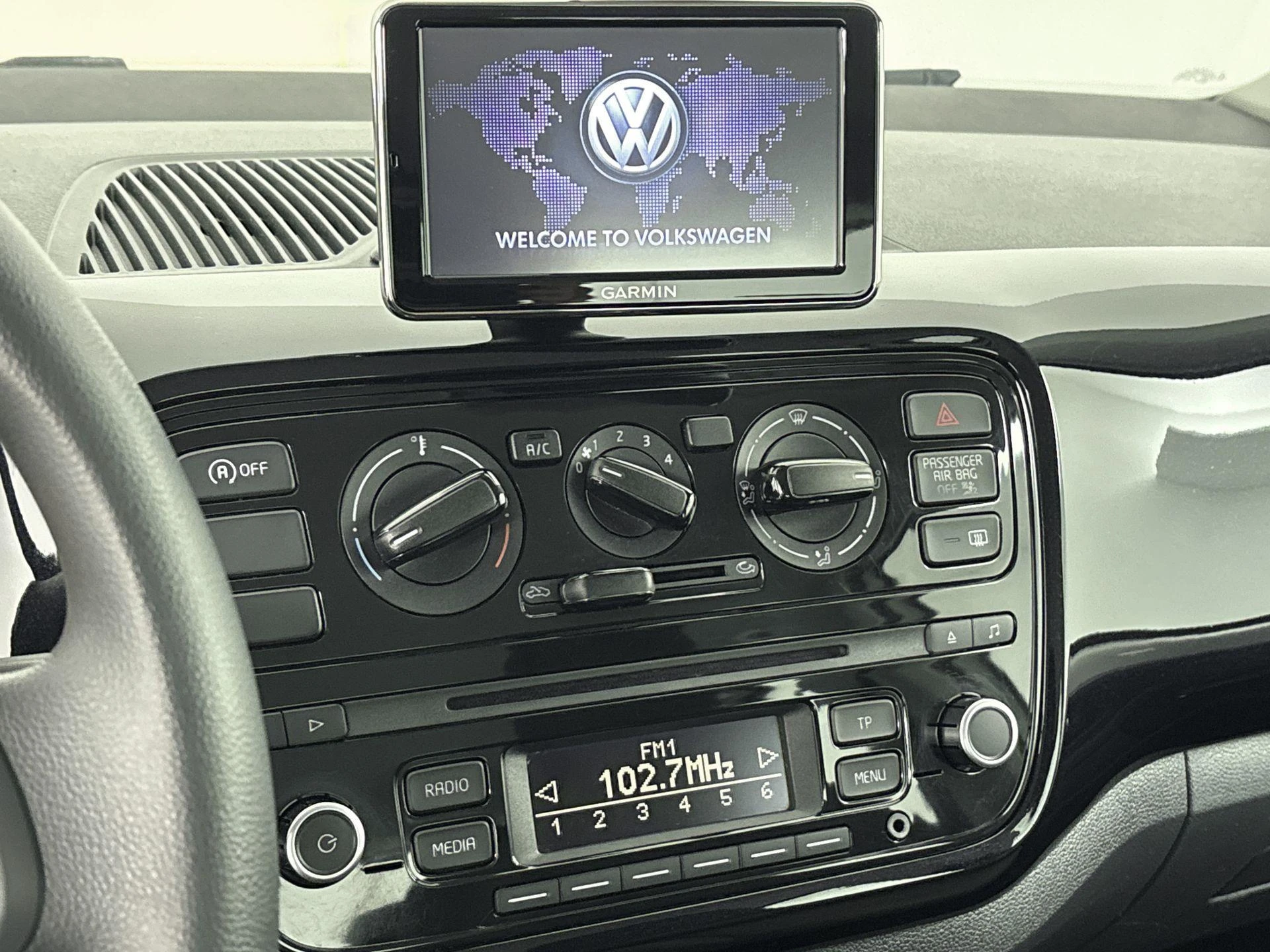 Volkswagen-up!-image-5