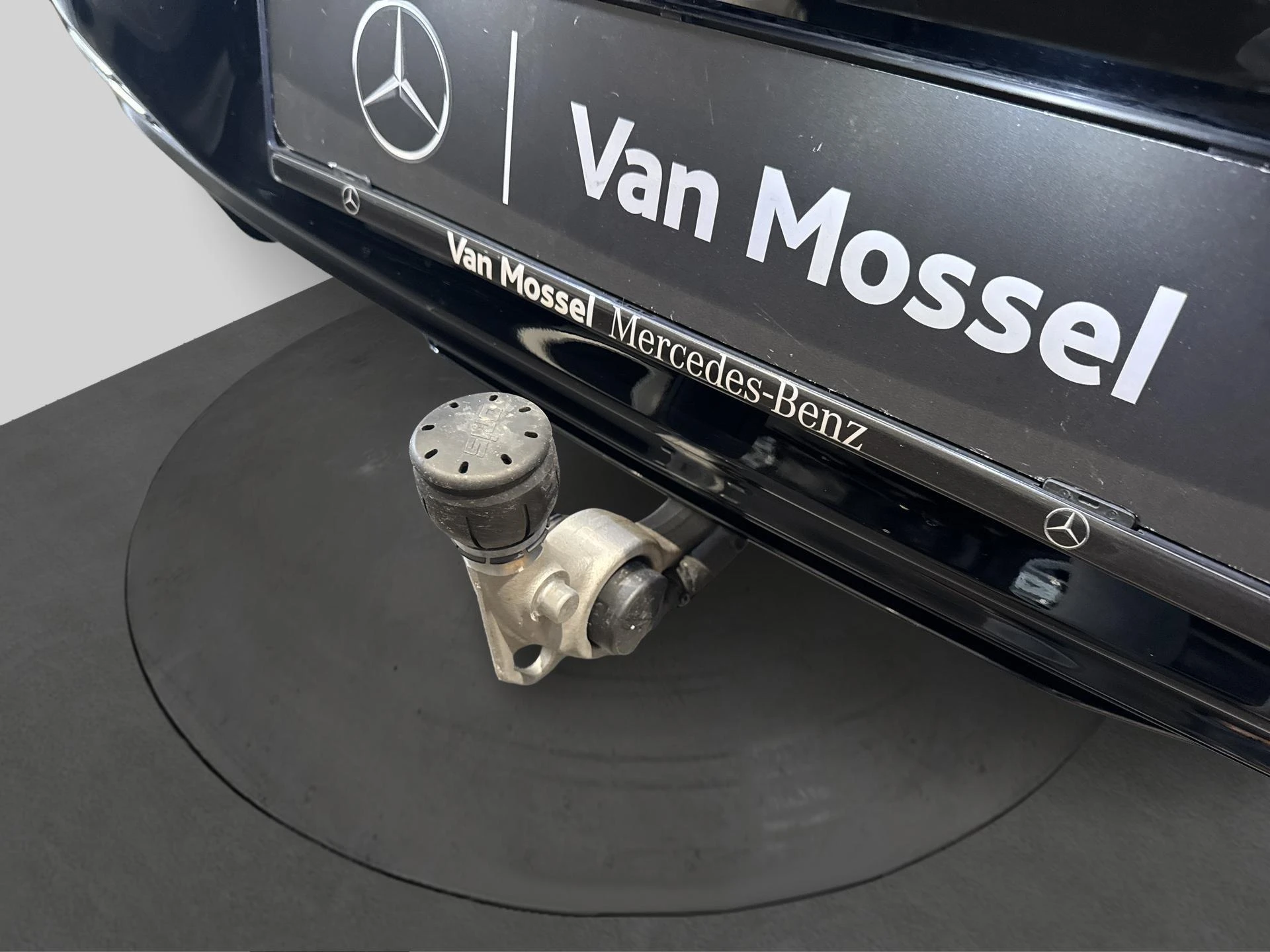 Mercedes-Benz-EQE-image-18