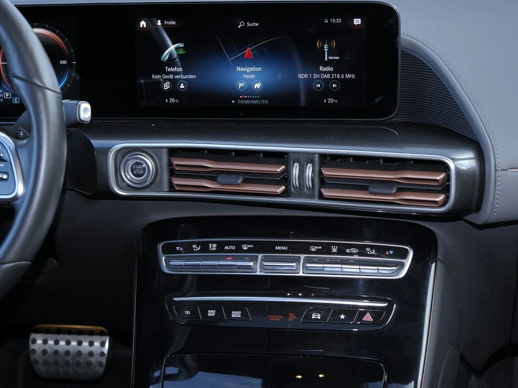 Mercedes-Benz-EQC 400-image-10