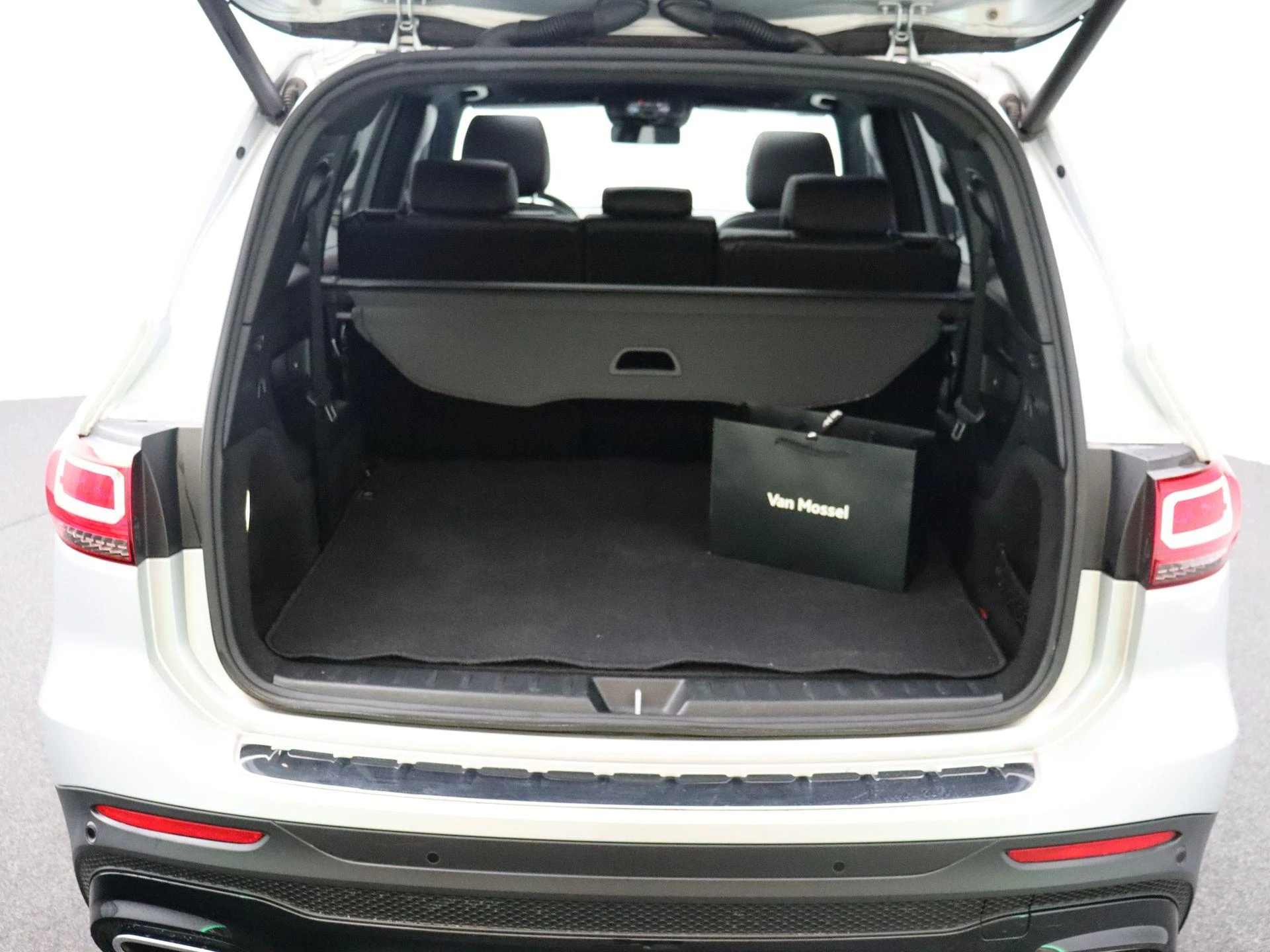 Mercedes-Benz-GLB-image-27