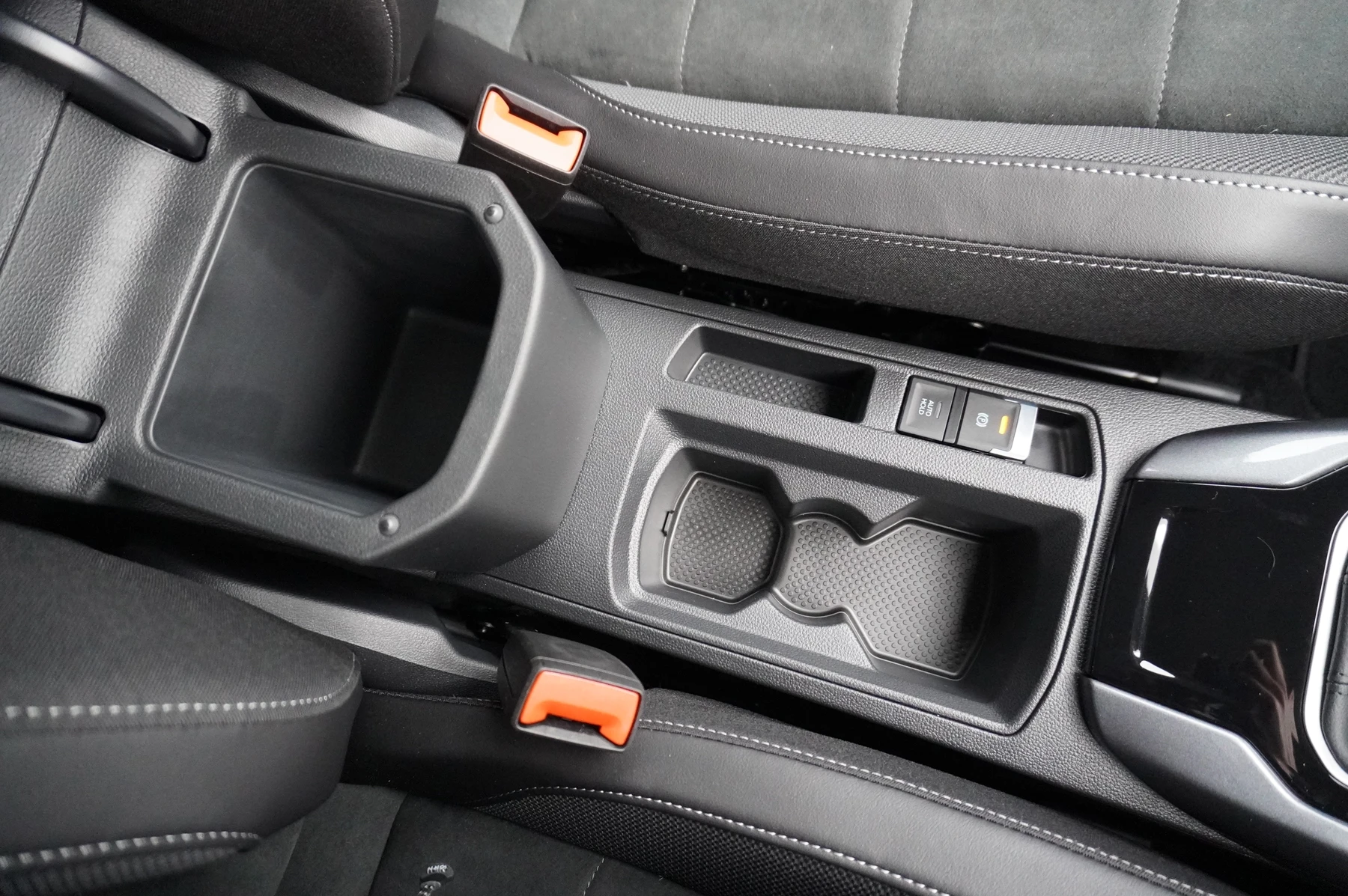 Volkswagen-T-Roc-image-36