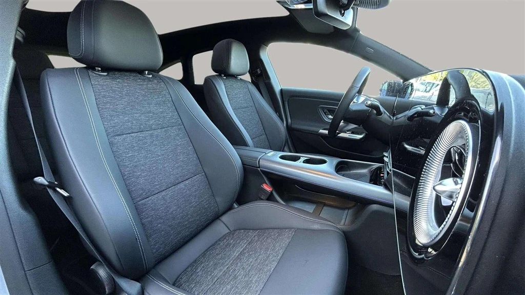 Mercedes-Benz-CLA-image-19